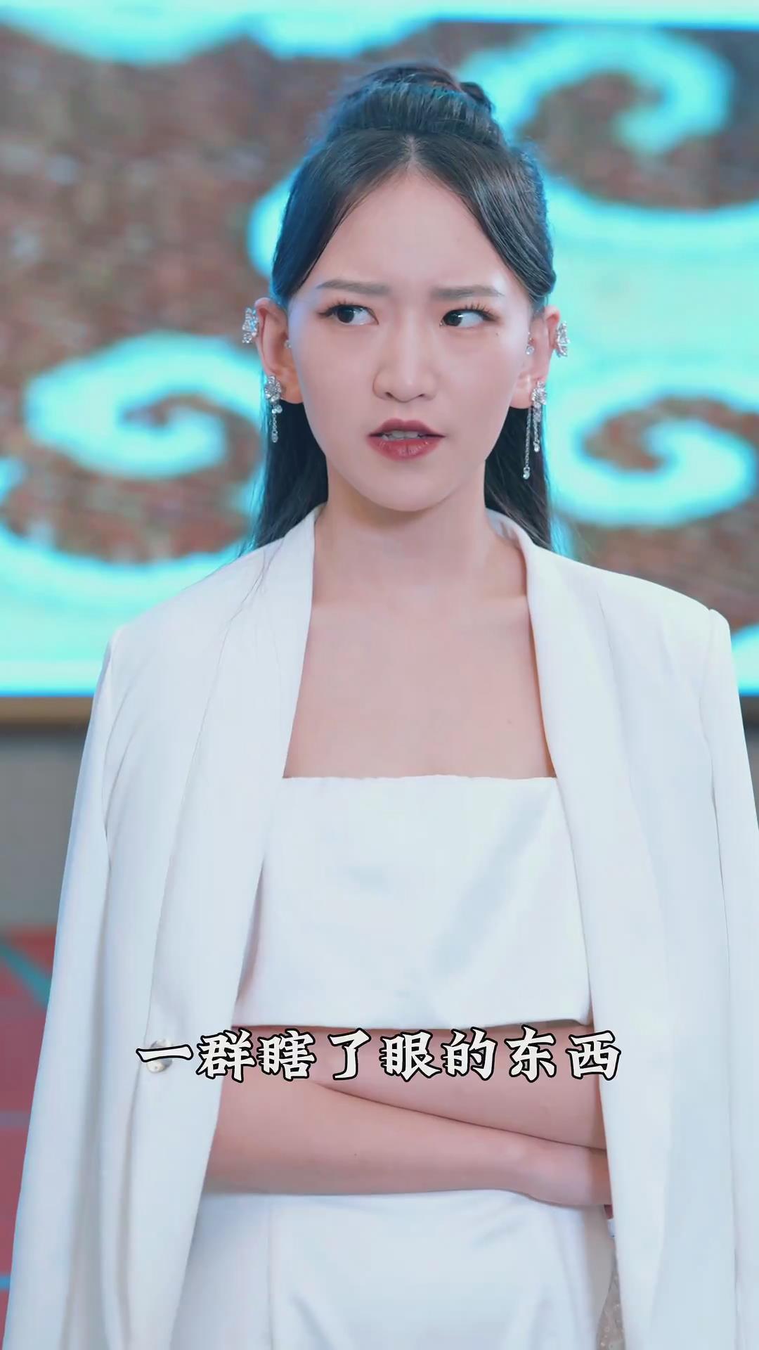 离婚后美女总裁倒追我（新版）海报剧照